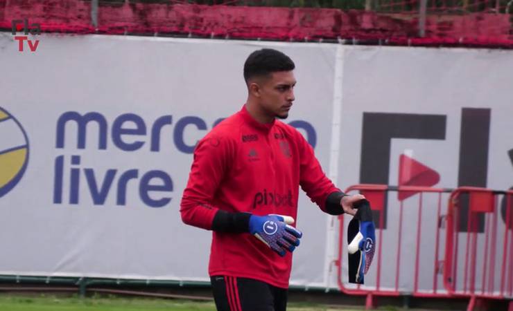 Tite retorna e comanda treino do Flamengo