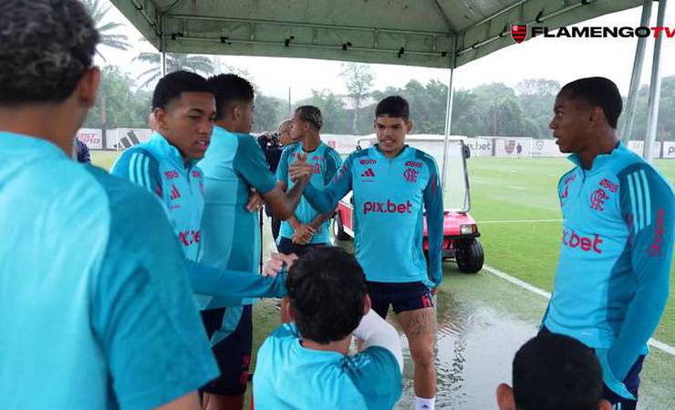 Sob chuva, Mengão faz penúltimo treino no Brasil