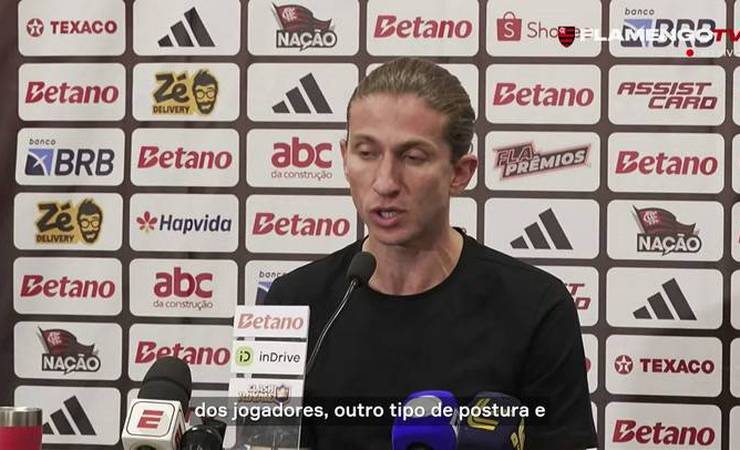 Filipe Luís exalta mudança de postura em virada contra o Corinthians