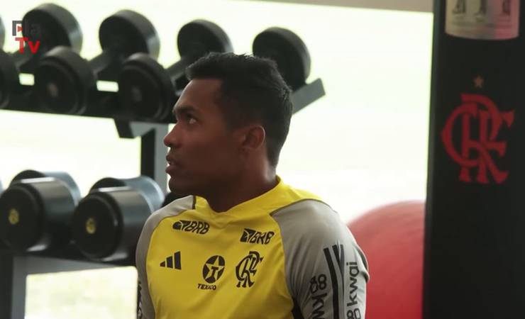 Alex Sandro treina pela primeira vez no Flamengo