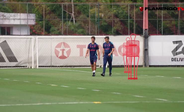 Flamengo treina no Ninho com Rodrigo Caio na comissão de Filipe Luís