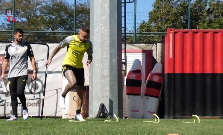 Com Cebolinha, Flamengo finaliza preparação e viaja para São Paulo