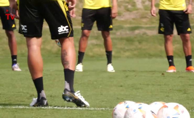 Com De La Cruz, Flamengo encerra preparação para jogo em La Paz