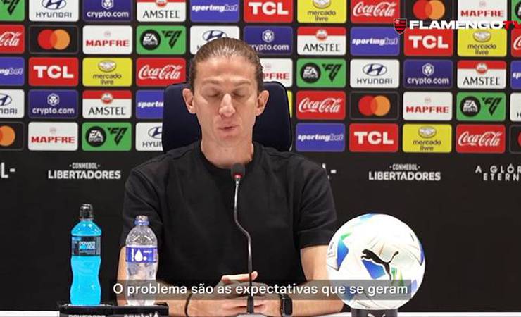 Filipe Luís contém expectativas e diz: 'Golear todos os jogos é irreal'