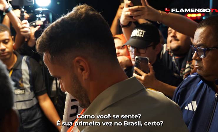 Saúl Ñíguez chega ao Rio e visita CT do Flamengo: 'Estou impressionado'