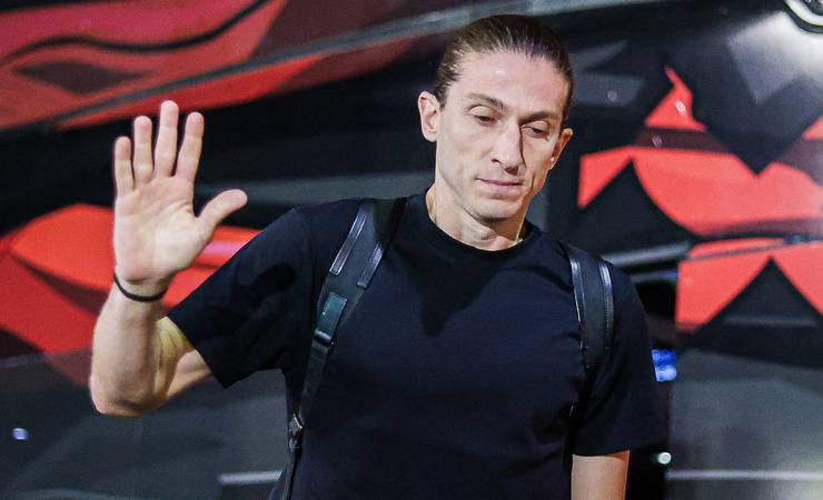 Filipe Luís defende calma à beira do campo e foca na liderança do Flamengo