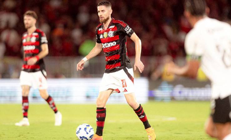 Jorginho celebra primeiro título do Brasileirão com Flamengo após vitória sobre o Ceará