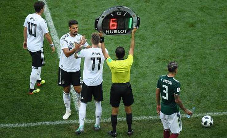 Libertadores e Copa Sul-Americana permitirão cinco substituições