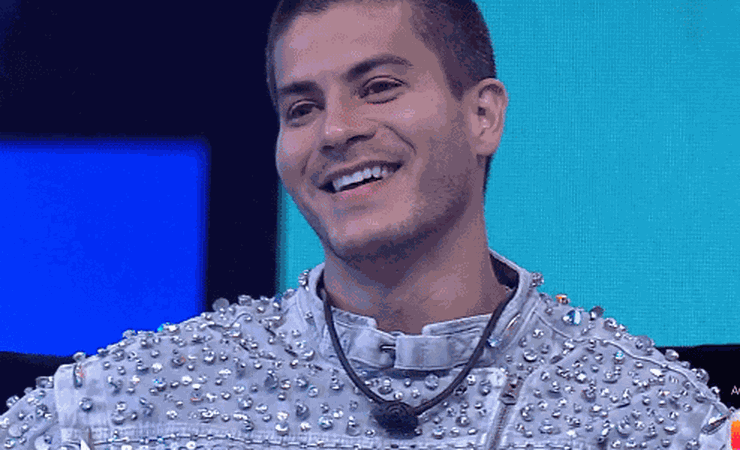 Nadador, patrocínio da Xuxa e paixão pelo Fla: a ligação de Arthur Aguiar com esporte