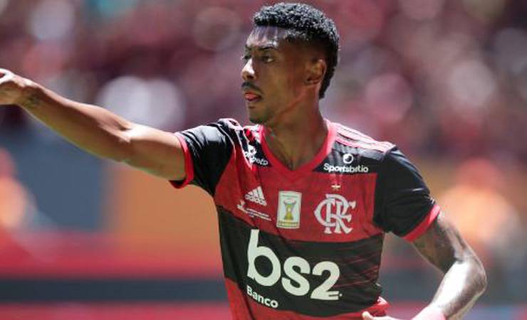 Bruno Henrique doará camisa do Flamengo para ajudar instituições