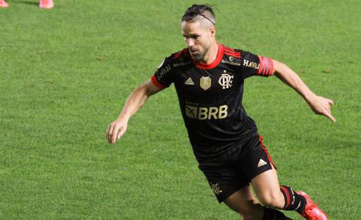 Mauro Cezar critica campanha contra Diego Ribas: 'coisa de covardes'