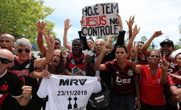 Flamengo embarca para o Mundial com "AeroFla" esvaziado sob forte segurança