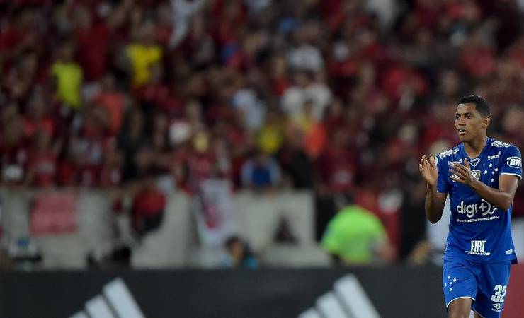 Flamengo negocia a contratação do atacante Pedro Rocha