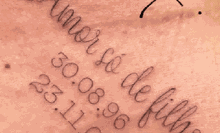 Mãe de Gabigol faz tatuagem em homenagem aos filhos; veja