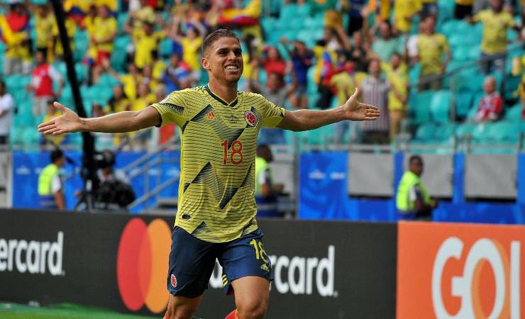 Contente por 1º gol pela Colômbia, Cuéllar despista sobre futuro