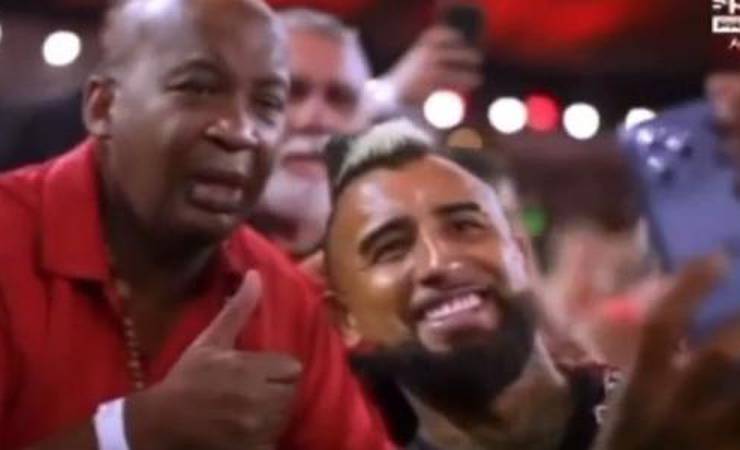 Parça de Rafinha revê Vidal no Flamengo: 'sempre me dava beijo na careca'