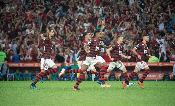 Fla "esquece" Libertadores e inicia sequência para colar no líder Santos
