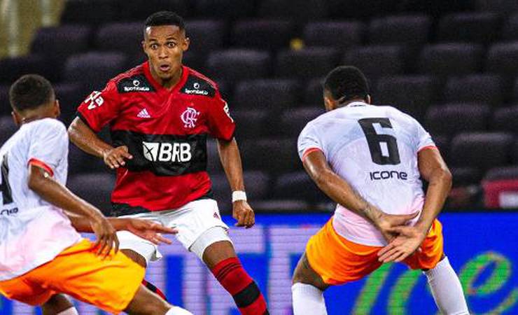 Joia do Flamengo, Lázaro ajuda jovem em campanha por bolsa nos EUA