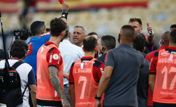 Crespo culpa médico do Flamengo por briga e pede punição: "Mal-educado"