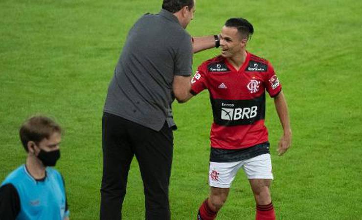 Michael soma bons números, mas ainda luta contra desconfiança no Flamengo