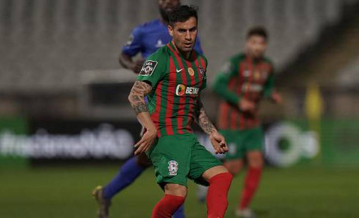 Flamengo busca informações sobre meia argentino do Marítimo