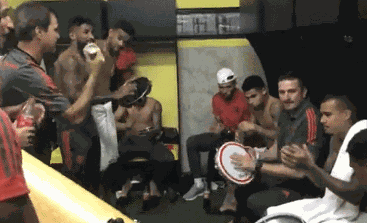 Fla faz festa com samba: "respeite quem pode chegar onde a gente chegou"