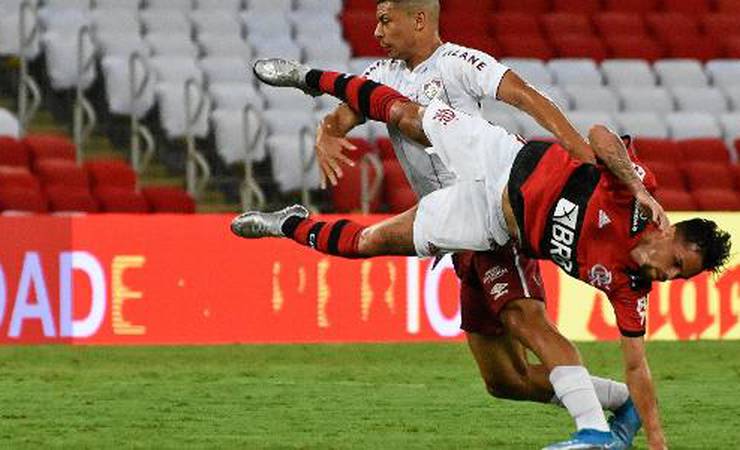 "Futebol não tem justiça", diz goleiro do Fla após derrota para o Flu