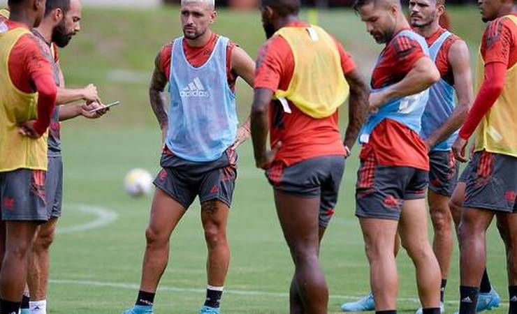 Arrascaeta avança em recuperação e pode jogar a estreia do Brasileirão