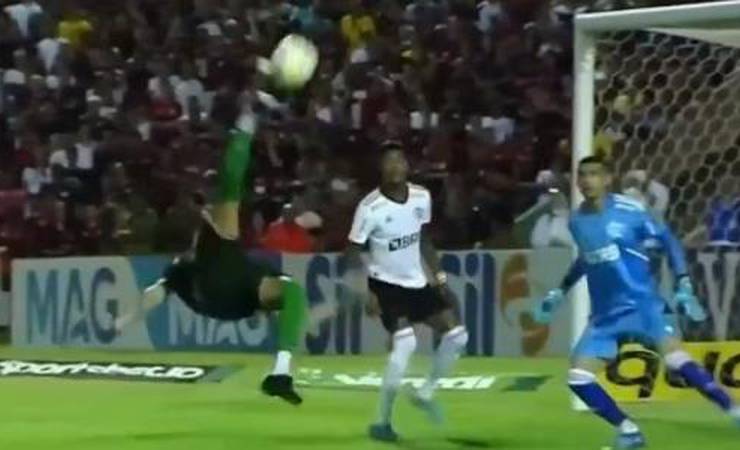 Que delícia ver o Altos dando enorme susto no Fla! Viva a Copa do Brasil!