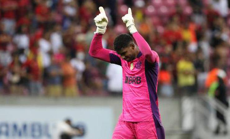 Em meio a busca do Flamengo por goleiro, Hugo tenta provar seu valor