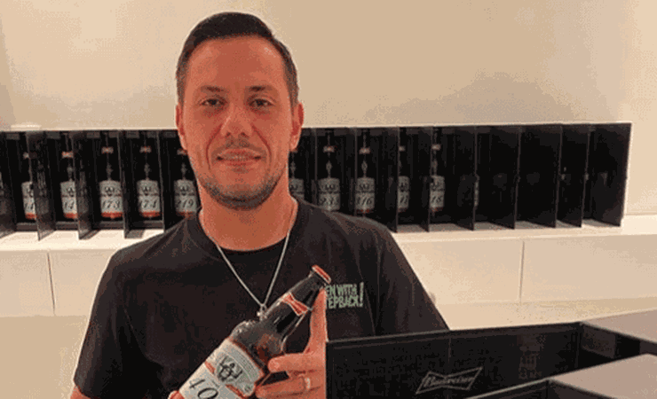 Diego Alves ganha cervejas por sofrer gols de Messi: "Tenho meu recorde"