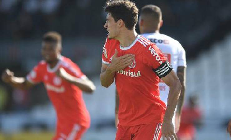 Polêmica do VAR em gol do Internacional revolta vascaínos; veja reações