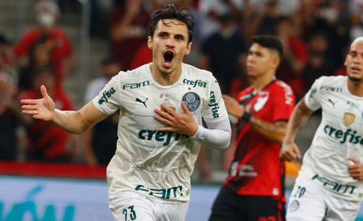 Neto critica arbitragem no Brasil após pênalti para o Palmeiras: 'De novo'