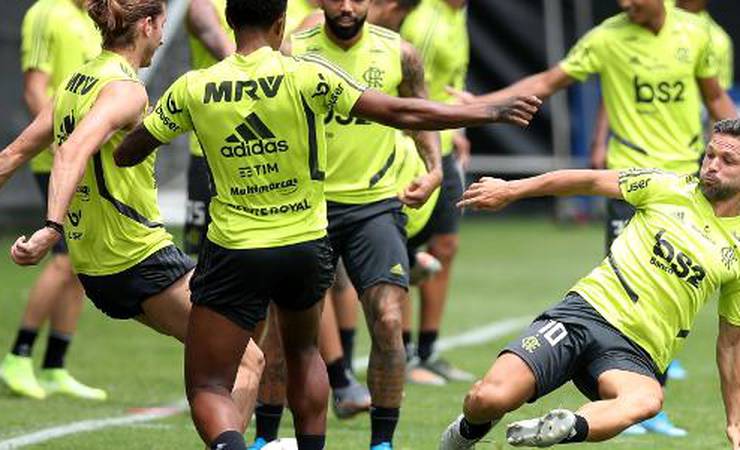 Mauro Cezar diz que jogadores precisam se posicionar mais dentro do futebol