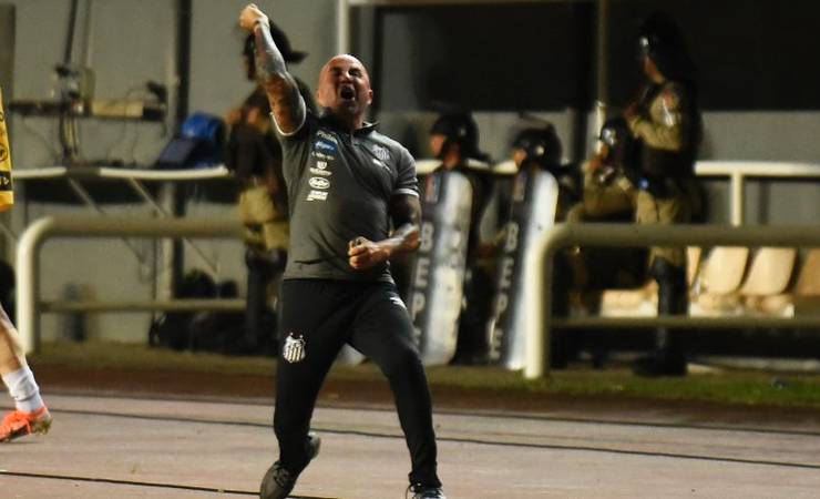 Santos tem time para manter a liderança do Brasileirão? Blogueiros opinam