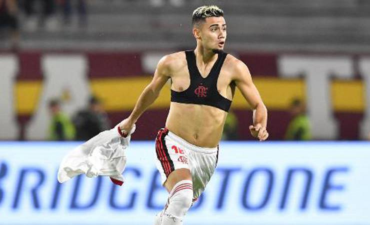 Andreas faz golaço e torcida do Flamengo abre campanha por permanência