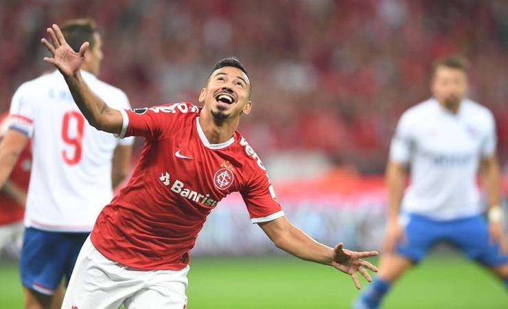 Ainda com dores, Lindoso se coloca à disposição para jogo contra o Flamengo