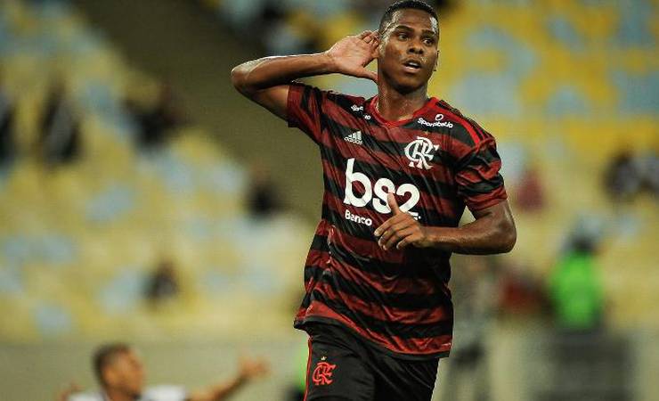 Lucas Silva garante vitória do Flamengo sobre o Vasco no 'clássico sub-20'
