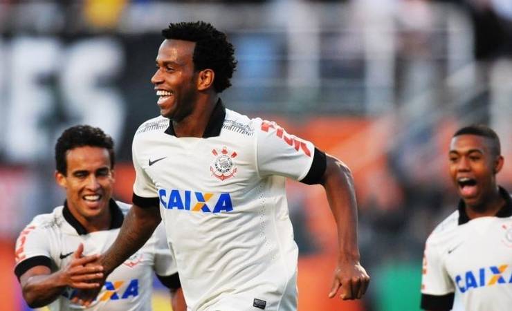 Provocação do Corinthians com Gil pega mal entre torcedores do Flamengo
