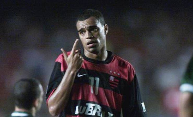 Denílson diz que má fase e festas atrapalharam passagem pelo Flamengo