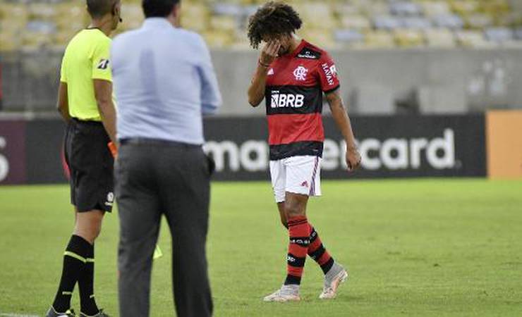 Arão é punido por expulsão e desfalca Flamengo nas oitavas da Libertadores