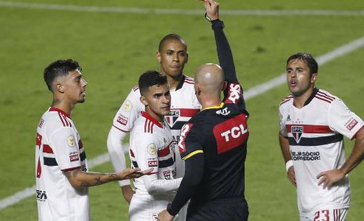 Expulsão de Nestor frustra São Paulo e trava experiência ofensiva de Crespo