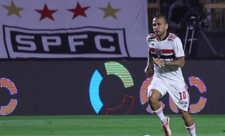 Jornal abre as portas do Barça para Dani Alves: 'Pronto para a última dança'