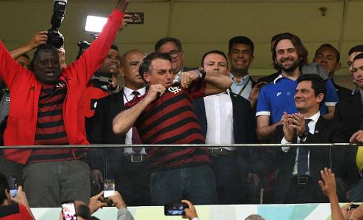 "Amanhã somos todos Flamengo", diz Bolsonaro sobre final da Libertadores