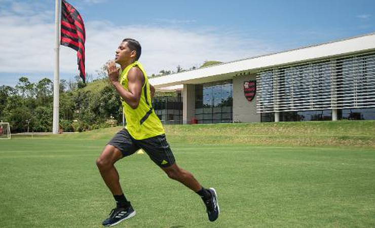 Pedro Rocha é liberado de treinos e dá adeus ao Flamengo com 11 jogos