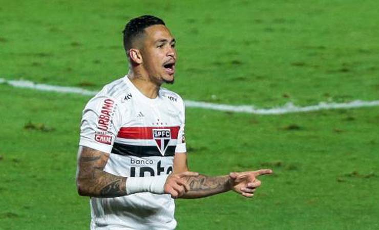 Sara ou Luciano? VAR em gol do São Paulo 'quebra' Cleber Machado
