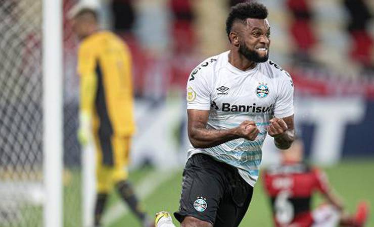 Grêmio vence Fla, ganha sobrevida e complica Rubro-Negro no Brasileirão