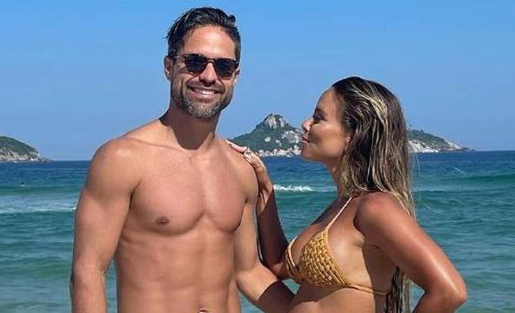 Diego Ribas é elogiado por torcedores após posar com mulher: "Tá no shape"