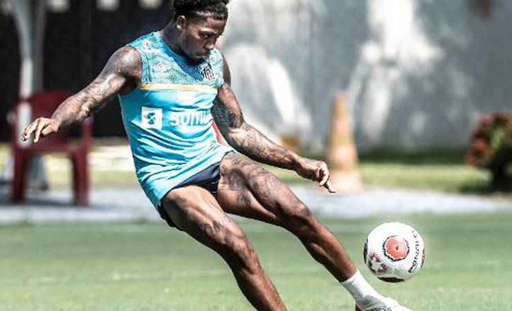 Flamengo negocia com o Santos por Marinho e vê cenário difícil