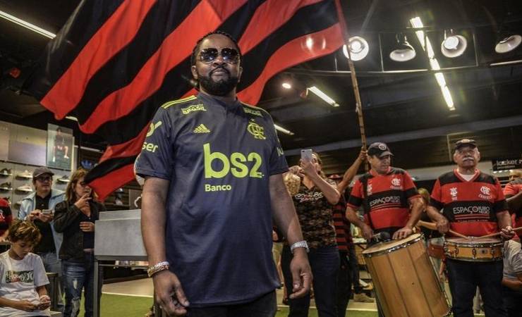 Gabigol puxa a fila, e lojas do Flamengo dobram pedidos de camisas